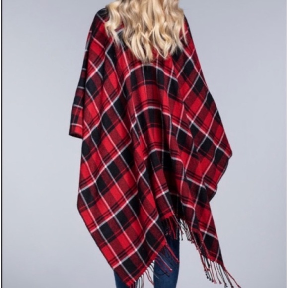 💝💝HP💝💝 Soft Buffalo Plaid Ruana Poncho - Picture 3 of 4